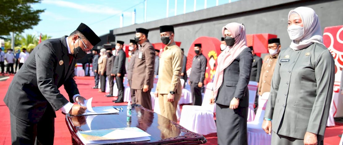 Proses pelantikan 47 pejabat administrator.