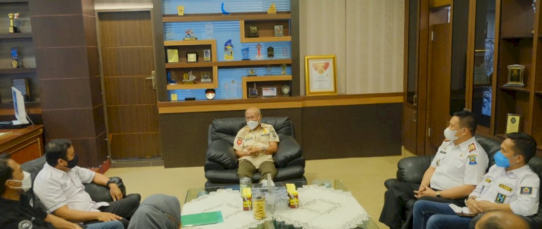 Bupati Jeneponto didampingi Sekda, Kadis Kominfo, Kabag Humas dan Kabag Protpim, saat menerima manajemen Bukamatanews.id.