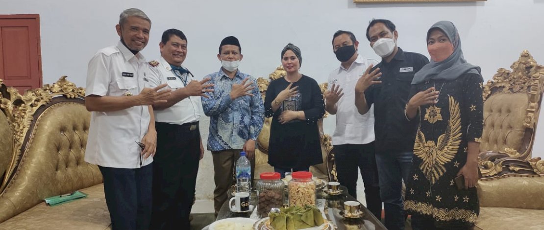 Suasana silaturahmi manajemen Bukamatanews.id dengan Ketua DPRD Jeneponto, Rabu, 1 September 2021.