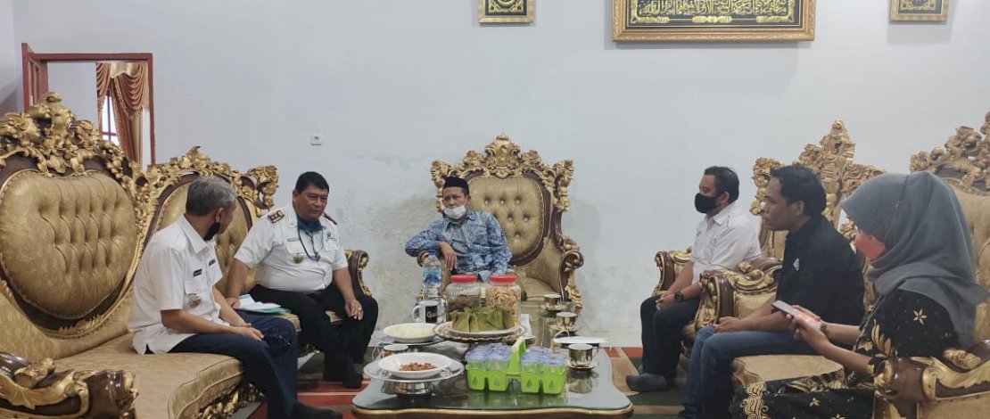 Suasana silaturahmi manajemen Bukamatanews.id dengan Ketua DPRD Jeneponto, Rabu, 1 September 2021.