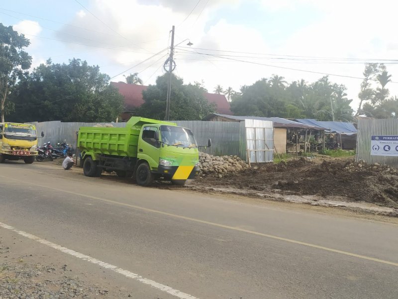 Pengerjaan Rest Area di Bulukumpa Bahayakan Pengendara, Debu Beterbangan dan Jalan Penuh Batu