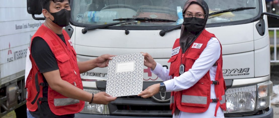 PMI Luwu Utara Distribusi Air Bersih ke Wilayah Terdampak Banjir
