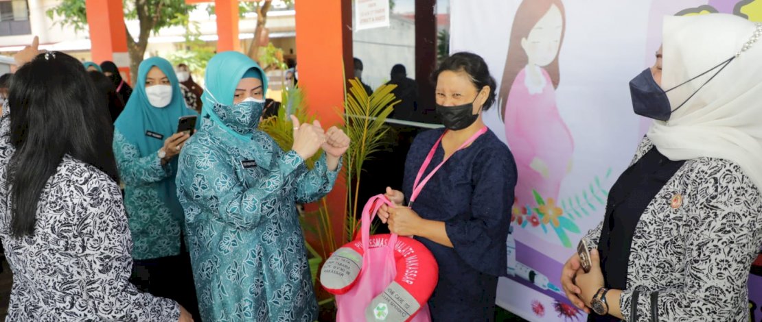 Ketua Tim Penggerak PKK Kota Makassar, Indira Yusuf Ismail, melaunching pelayanan vaksinasi Covid19 bagi ibu hamil di kota Makassar. dan dilakukan secara simbolis di puskesmas Tamalate, Kamis (02/09/2021)