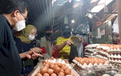 Kunjungi Pasar Maricaya, Jubir Presiden Puji Inovasi Transaksi Digital Baruga Pasar