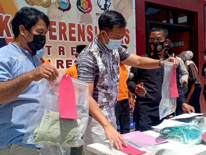 Begini Kronologi Sadis Pak RT Cs Tebas dan Cekoki Racun Pria di Hutan Gowa