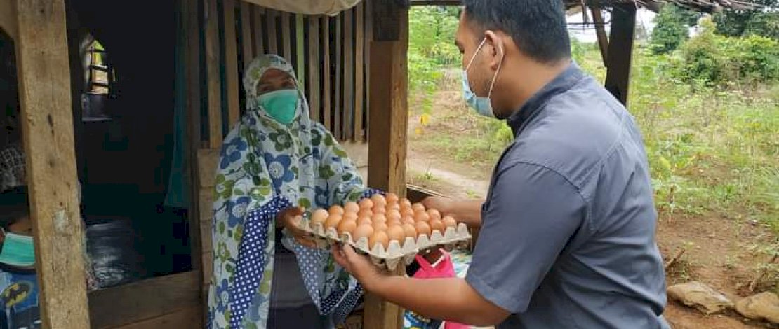 Meski Diguyur Hujan, ASN Setda Luwu Timur Tetap Jalankan Gerakan Jumat Berkah 