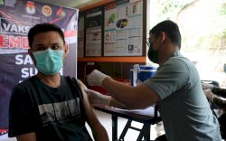 Bantu Pemerintah Lawan Covid-19, KPU Kota Makassar Lakukan Vaksin Tahap Pertama