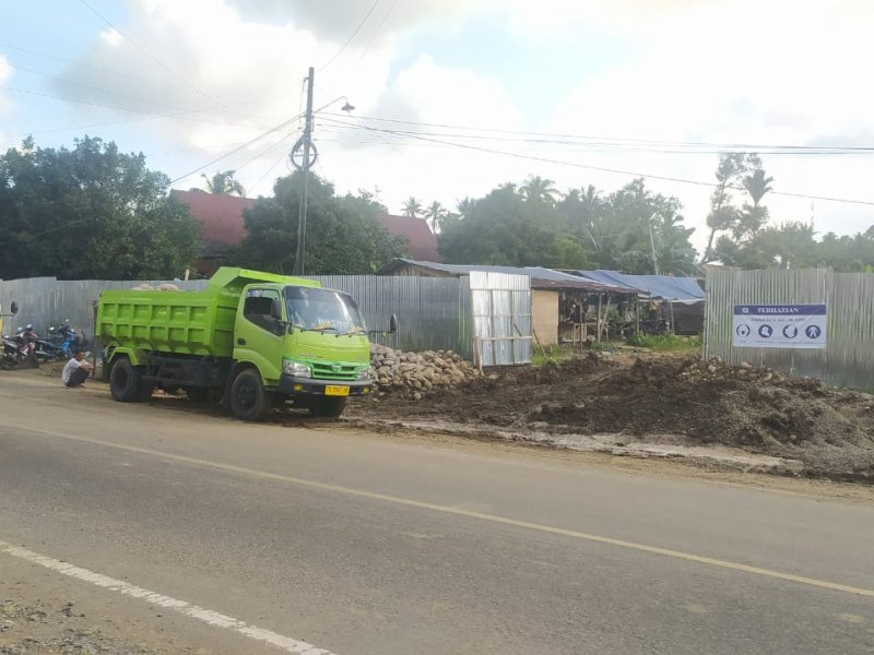 Truk Pembawa Lumpur Trans Sulawesi Bulukumba Didomonasi Disebut Milik Proyek RS Pratama