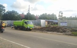 Truk Pembawa Lumpur Trans Sulawesi Bulukumba Didomonasi Disebut Milik Proyek RS Pratama