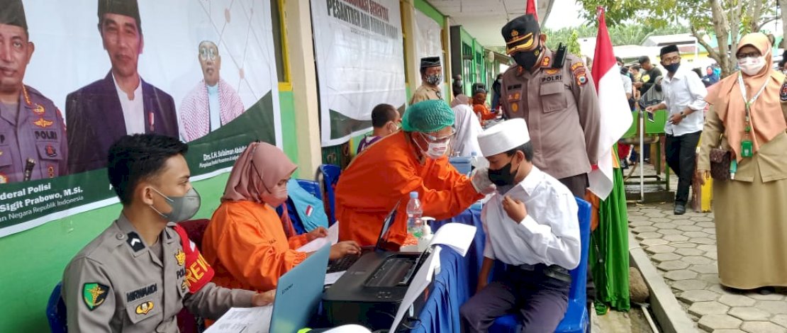 Vaksinasi Merdeka di Ponpes Assadiyah, Malangke, Luwu Utara. Vaksinasi Merdeka di Ponpes Assadiyah, Malangke, Luwu Utara.
