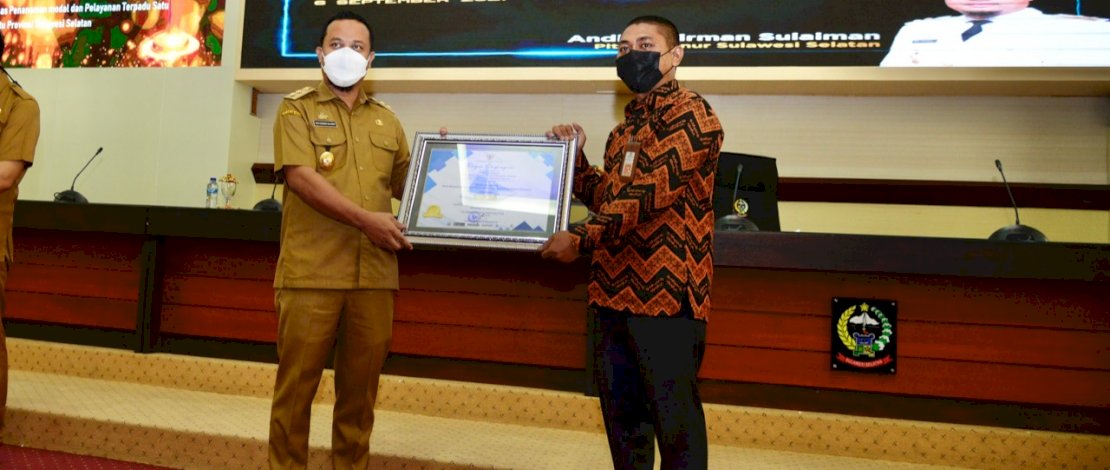 Dua inovasi Dinas Penanaman Modal dan Pelayanan Terpadu Satu Pintu (PM-PTSP) Sulsel, menerima penghargaan Top 30 Kompetisi Inovasi Pelayanan Publik Tahun 2021, di Ruang Rapat Pimpinan Kantor Gubernur Sulsel, Senin, 6 September 2021. 
