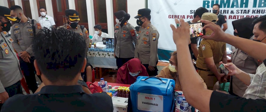 Vaksinasi Serentak Rumah Ibadah, yang dilaksanakan di Gereja Kare, Senin, 6 September 2021. 