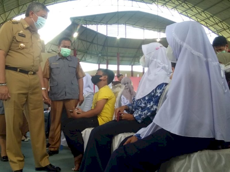 Vaksinasi BIN dan Pemkab Pinrang Timbulkan Kerumunan Besar