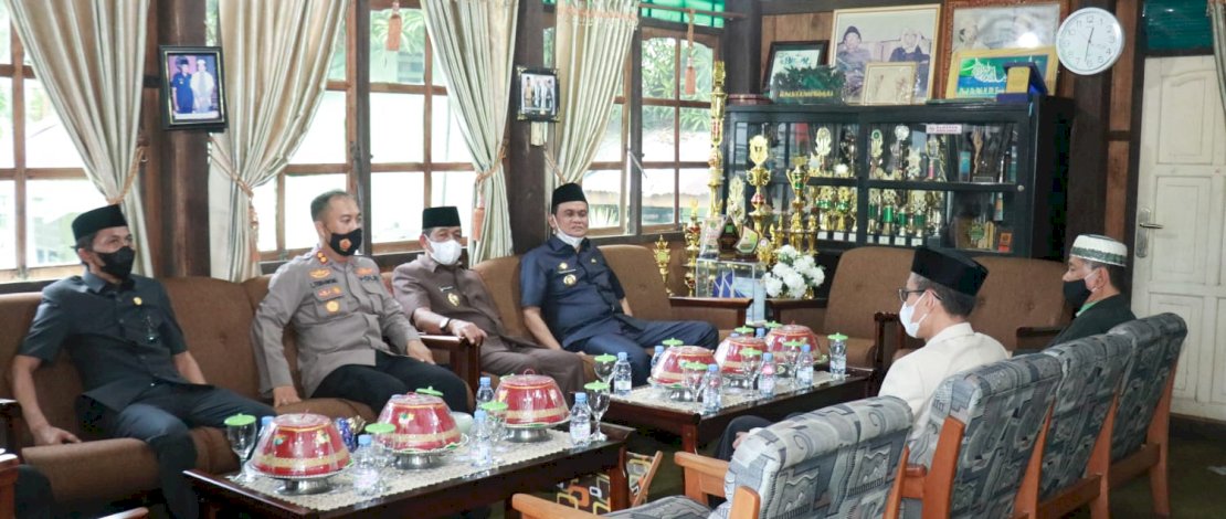 Susana peninjauan virtual pelaksanaan Vaksinasi Merdeka oleh Presiden RI, Joko Widodo di Barru.