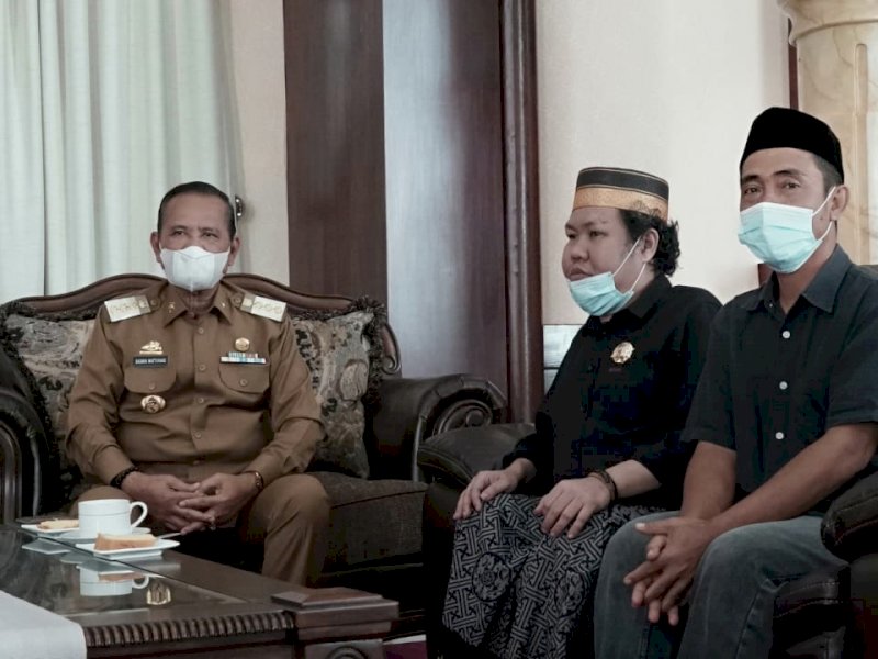 Terima Buku I La Galigo, Bupati Basmin : Buku ini adalah referensi Sejarah Luwu