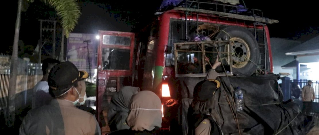 Kepala Balai Karantina Pertanian Makassar, Lutfie Natsir SH MH, turun langsung memimpin operasi patuh karantina, di Pelabuhan Bajoe, Kabupaten Bone, Rabu, 8 September 2021. 