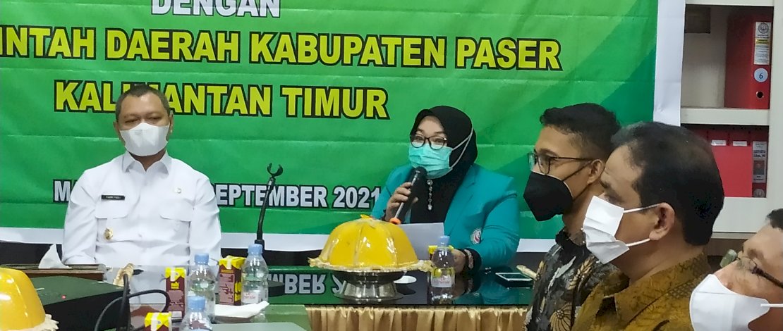 Penandatanganan MoU antara Kabupaten Paser dengan UIT Makassar, Kamis (9/9/2021).