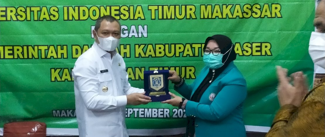 Penandatanganan MoU antara Kabupaten Paser dengan UIT Makassar, Kamis (9/9/2021).