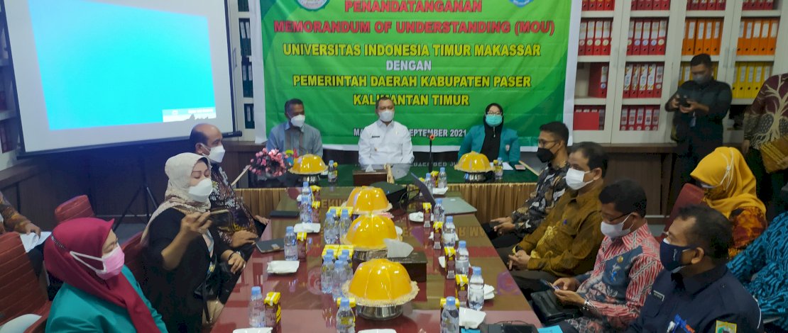 Penandatanganan MoU antara Kabupaten Paser dengan UIT Makassar, Kamis (9/9/2021).