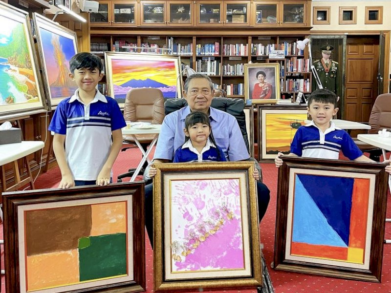 SBY Dapat Kado Istimewa Dari Sang Cucu di Hari Ulang Tahunnya 