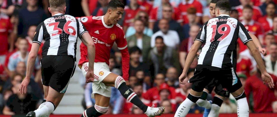 Laga Manchester United vs  Newcastle United . 