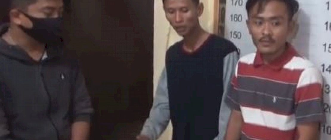 Dua pelaku saat dibekuk polisi dari Polsek Mamajang.