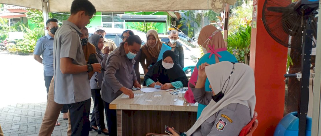 Suasana swab massal di Kecamatan Panakkukang.