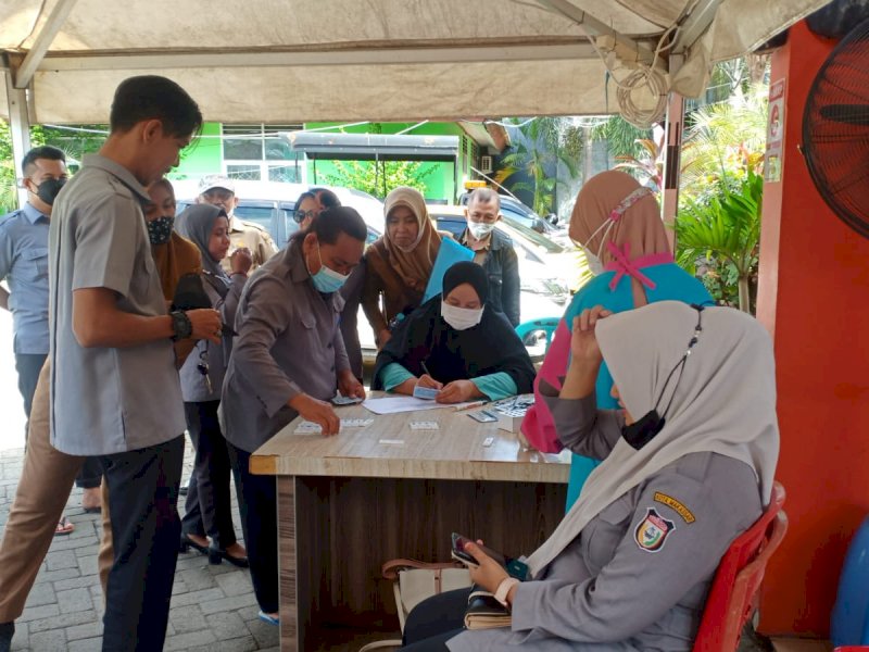 Sejalan Program Makassar Recover, Camat Panakkukang Swab Massal Staf Se-Kecamatan Panakkukang, Ini Hasilnya