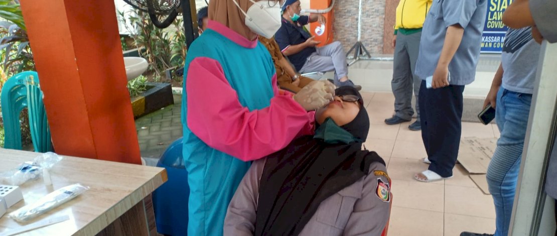 Suasana swab massal di Kecamatan Panakkukang.