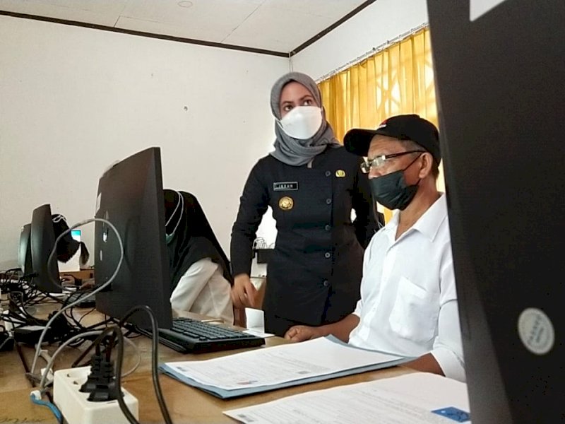 Pantau Pelaksanaan Seleksi PPPK Guru, Bupati Indah Putri Indriani Harap Lahir Tenaga Mumpuni di Sektor Pendidikan