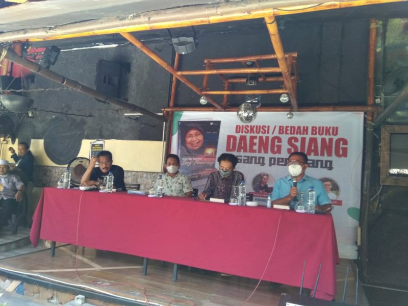 Bedah Buku Biografi Ibu, Daeng Talenrang: Bukan Ingin Pamer, Tapi Kisah Ibu Menginspirasi Kami