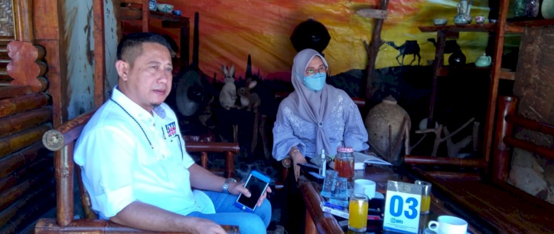 Suasana bedah buku "Daeng Siang Sang Penerang" di Kafe Tosis, Jl Tun Abdul Razak, Gowa, Sulsel, Selasa, 14 September 2021. 