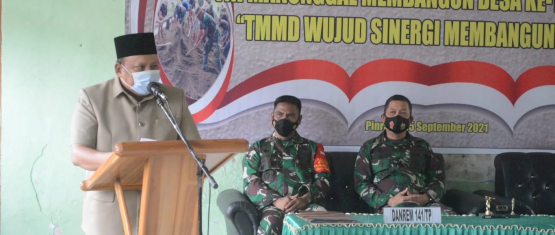 Suasana pembukaan TMMD di Dusun Padang Loang, Desa Watang Kassa, Kecamatan Batulappa, Kabupaten Pinrang, Sulsel.