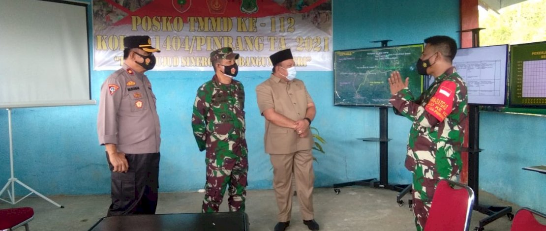 Suasana pembukaan TMMD di Dusun Padang Loang, Desa Watang Kassa, Kecamatan Batulappa, Kabupaten Pinrang, Sulsel.