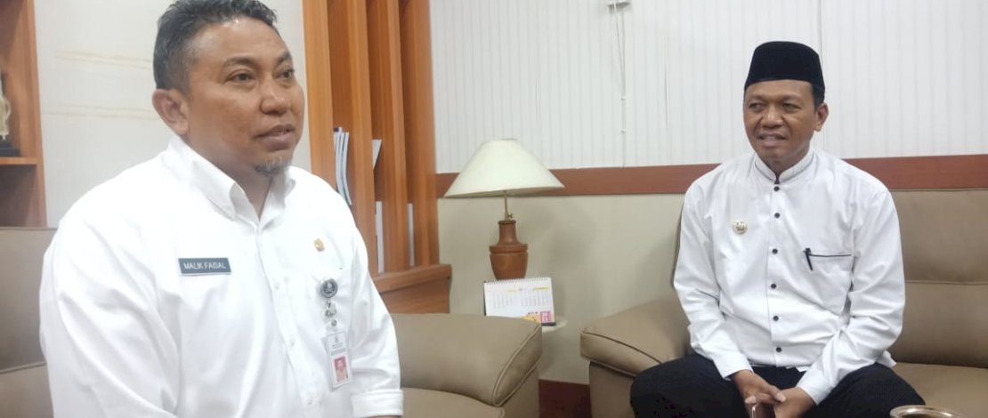 Abdul Malik Faisal bersama Kepala Desa Ara, Amiruddin Rasyid, Rabu, 15 September 2021.