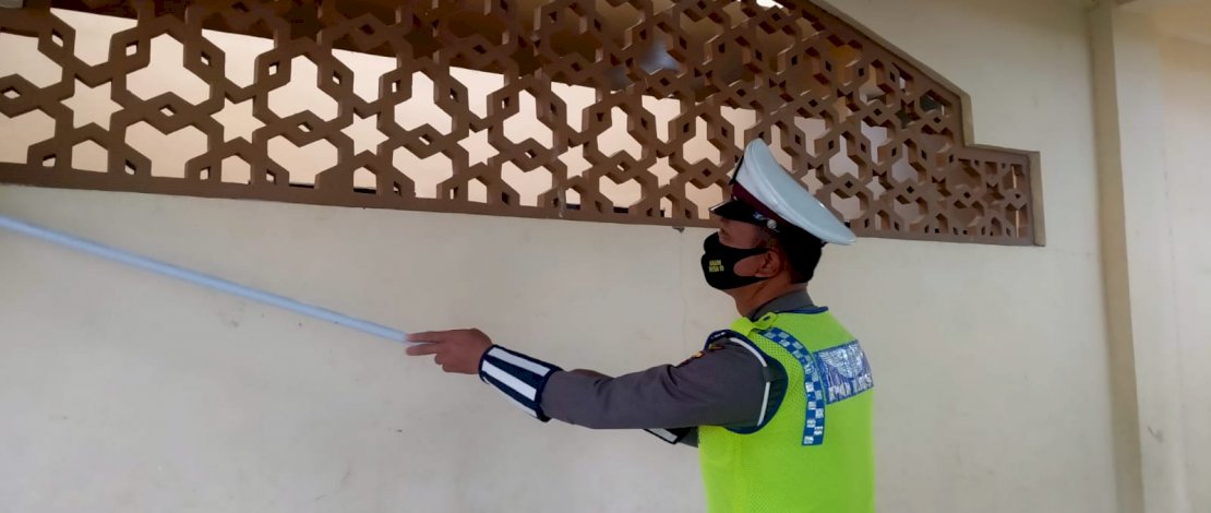 Bakti sosial anggota Satlantas Polres Jeneponto.