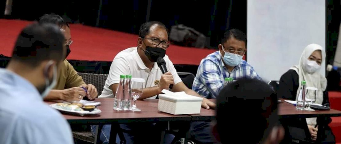 Danny Pomanto, saat memimpin rapat koordinasi pemantapan vaksinasi 100 RT/ hari,  Jumat (17/9/2021) .