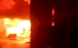 Api Lalap Bengkel di Paccerakkang, Mobil, Motor dan Sepeda Ikut Terbakar