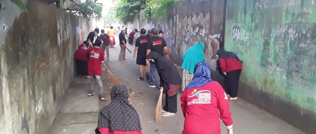 Acara bersih-bersih di Kelurahan Suangga, Kecamatan Tallo, Kota Makassar, Sabtu, 18 September 2021.