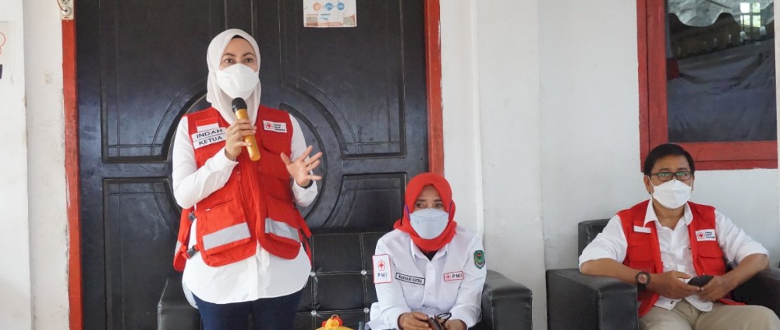 Bupati Luwu Utara, Indah Putri Indriani saat menghadiri Launching Serbuan Vaksin Pemuda Jumat (17/9/2021) di Markas PMI Lutra.