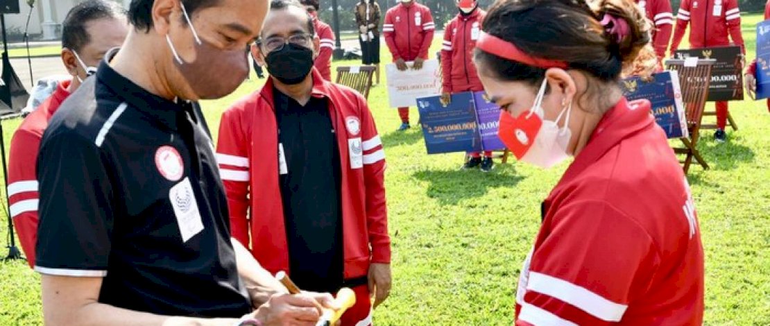 Presiden Jokowi dan Leani Ratri Oktila .