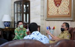 Grab Indonesia Serahkan Bantuan, Wali Kota Danny:Tingkatkan Inovasi Layanan Pelanggan