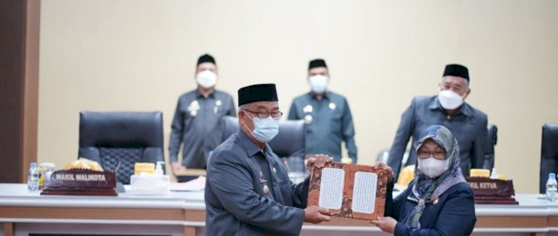 Wakil Wali Kota Parepare, HA Pangerang Rahim bersama Ketua DPRD Parepare Hj Andi Nurhatina.