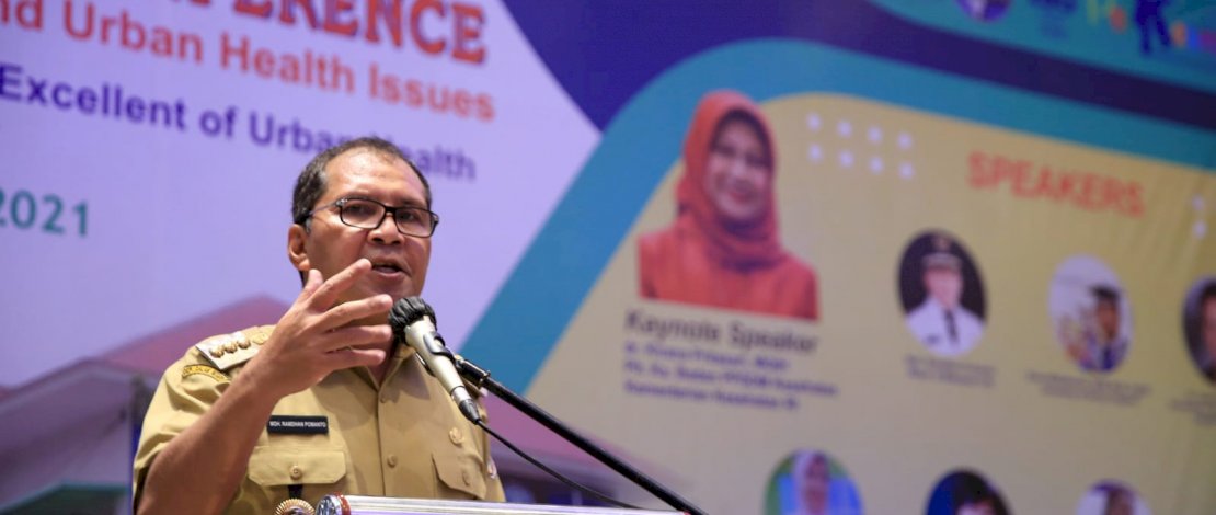 Danny Pomanto saat didaulat menjadi narasumber pada international conference on urban health ke 3, yang digelar  Poltek Makassar di Four Point of Sheraton, Jalan Andi Djemma, Selasa (21/9/2021).