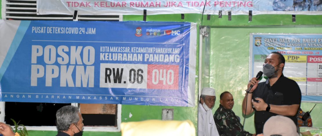Camat Panakkukang Andi Pangeran melaksanakan kegiatan safari Posko PPKM di RW 6 Kelurahan Pandang, Selasa malam (21/09/21).