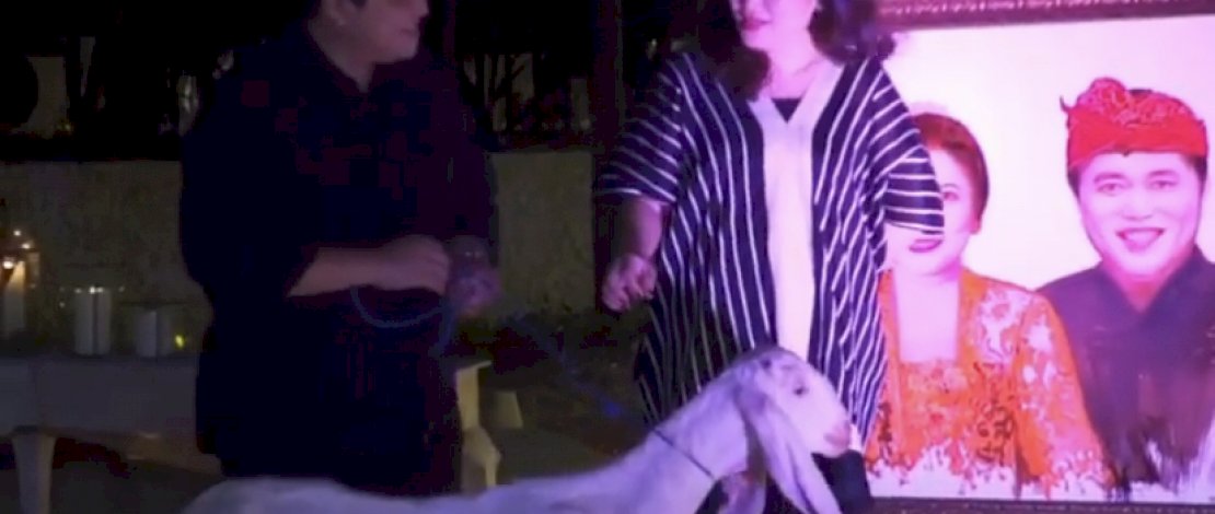 Perayaan hari ulang tahun pernikahan ke-23 Erick Thohir dan Sang Istri.