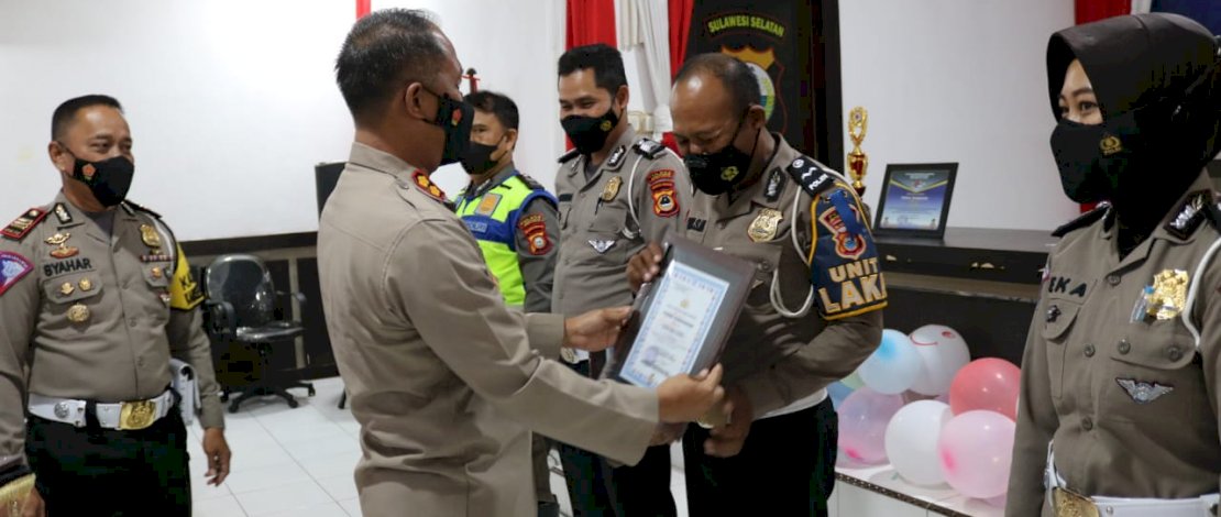 Suasana perayaan HUT ke-66 Lalulintas Bhayarangkara di Mapolres Jeneponto.