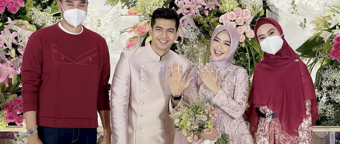 Potret Kartika Putri dan Habib Usman saat hadir ke Lamaran Ria Ricis dan Teuku Ryan, Kamis (23/9/2021).