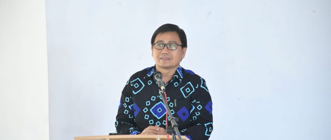 Wakil Bupati Lutra, Suaib saat menghadiri serah terima jabatan Kepala Desa, di Aula Kantor BLK, Kecamatan Tanalili, Kamis (23//9/2021).