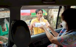 Prihatin Dengan Kondisi Masyarakat di Tengah Pandemi, Aston Makassar Berbagi Makanan Siap Saji Tiap Jumat